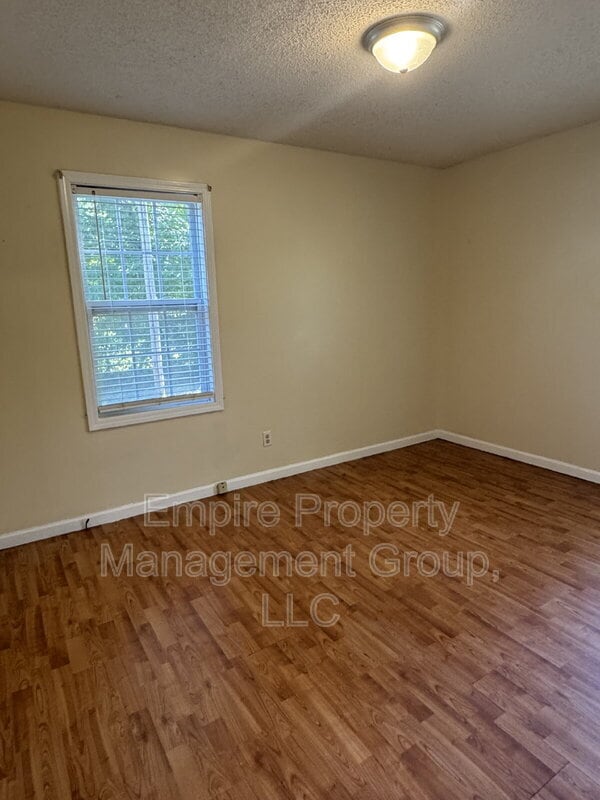 Building Photo - 413 York St