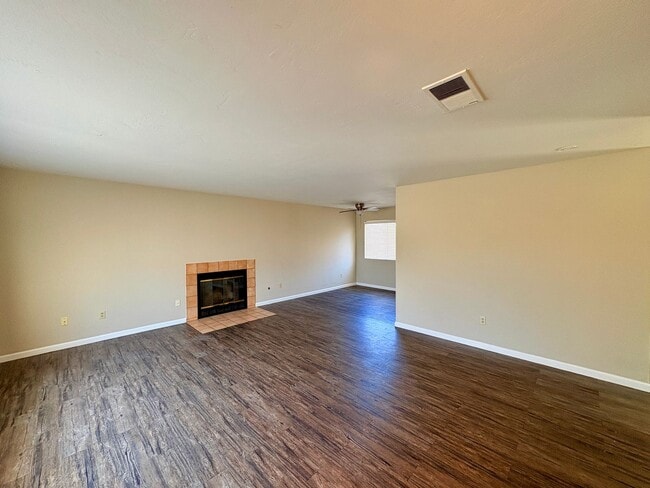 Building Photo - 4 Bedroom House Corner Lot
