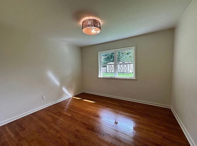Building Photo - 214 Brentwood Blvd