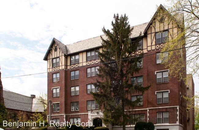 Building Photo - 466 Highland Ave