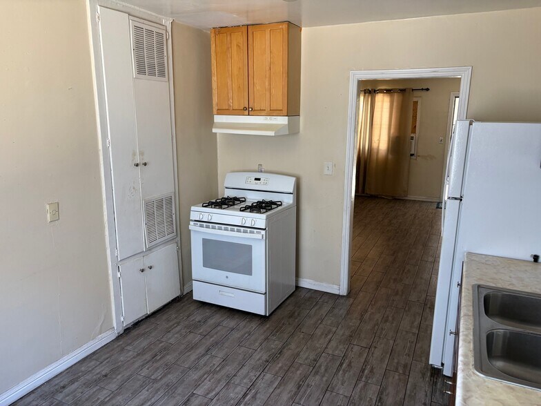 Building Photo - 7727 Walker Ave