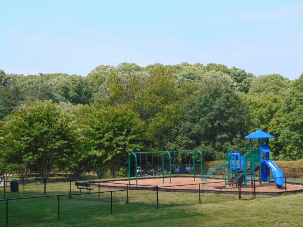 Building Photo - 101 Village Ln