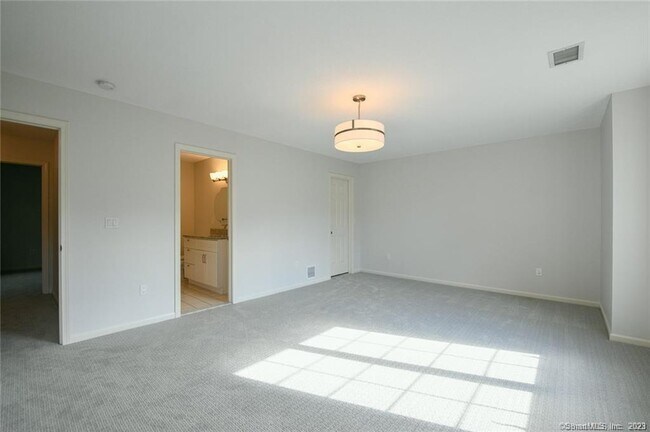 Building Photo - 14 Harold Rd