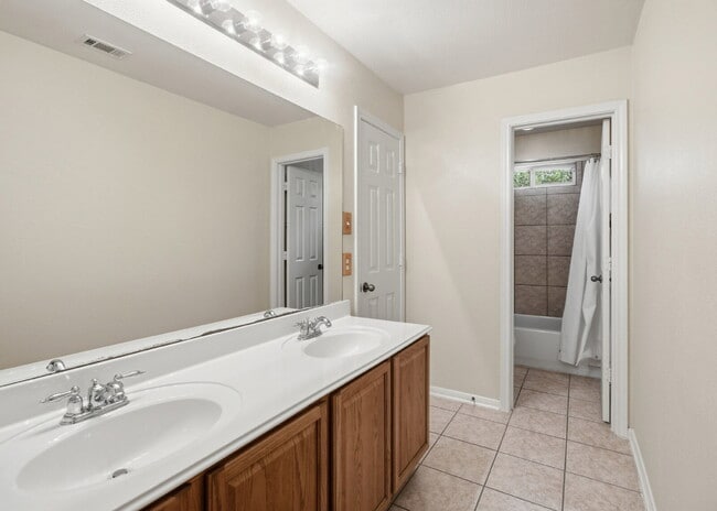 Building Photo - Updated two story. Gated subdivision. Gorgeous patio and yard!