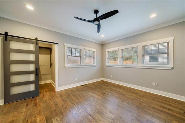 Building Photo - 349 Altoona Pl SW