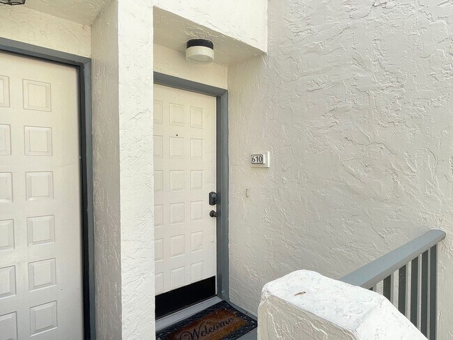 Building Photo - 2/2 Winterset FULLY FURNISHED Townhome!