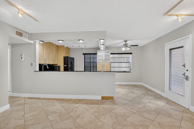 Building Photo - 447 Flanders I