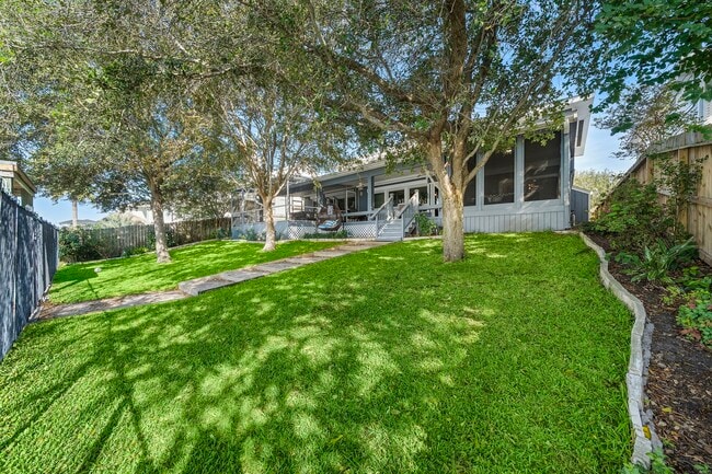 Building Photo - 2913 Beluche Dr