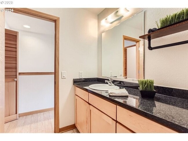 Building Photo - Modern Waterfront Living at The McCormick Pier! Call TODAY to schedule a tour! 503-664-4101