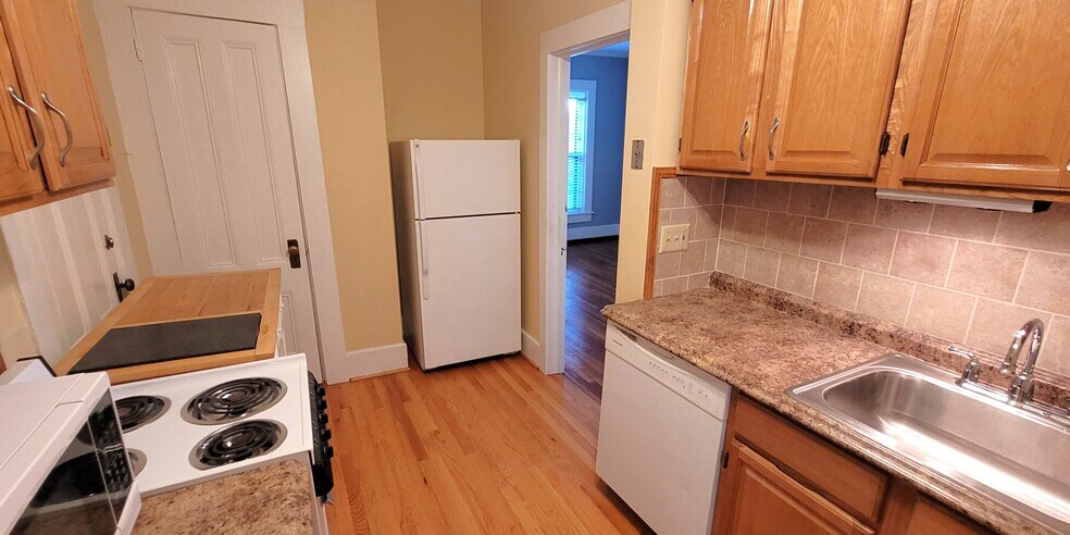 Kitchen - 463 W Gray St