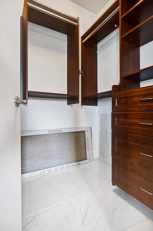 Building Photo - 365 SE 6th Ave