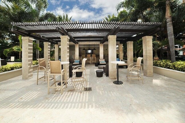 Building Photo - 550 Okeechobee Blvd