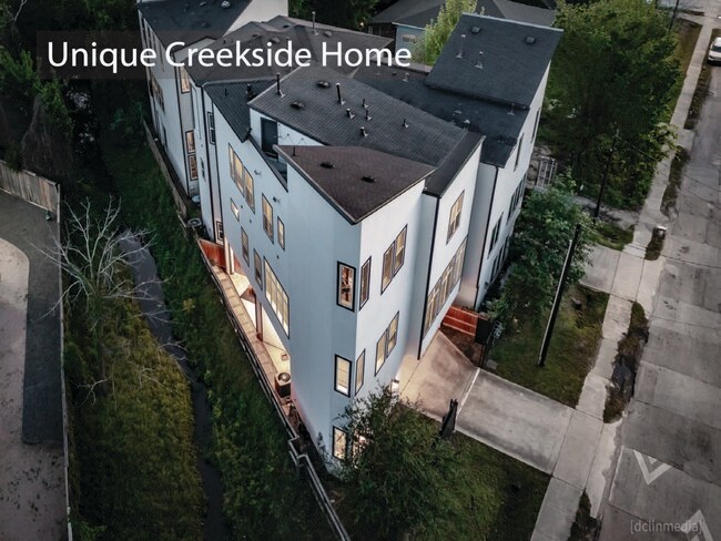 Building Photo - 1226 W 26th St