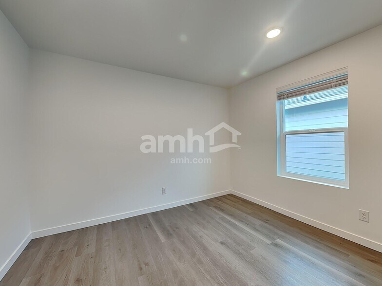 Building Photo - 5126 Turnstone St SE