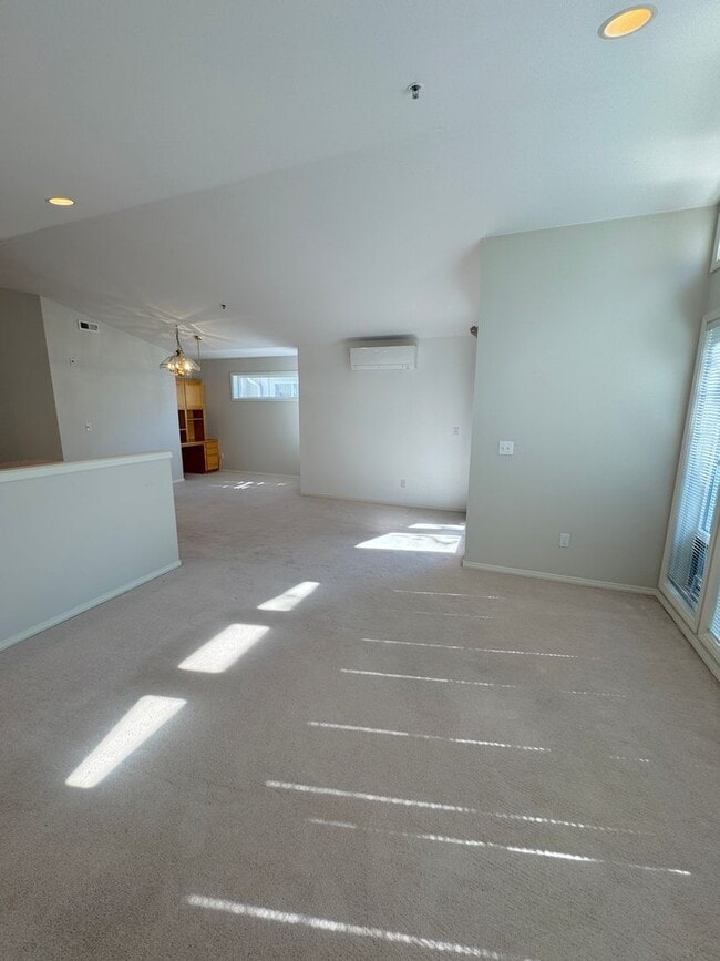 Building Photo - 2bd/2ba Edmonds Condo