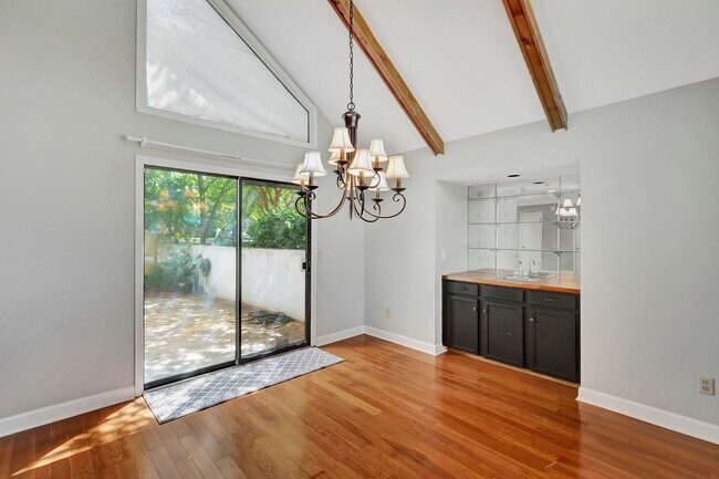 Building Photo - Prime Location Near Ravenel Bridge & Charl...