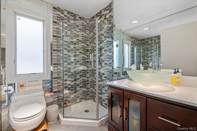 Building Photo - 90 Rodeo Dr