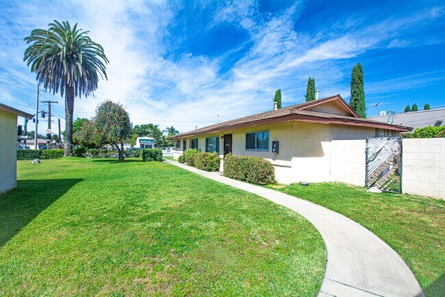 Building Photo - 306 N Azusa Ave