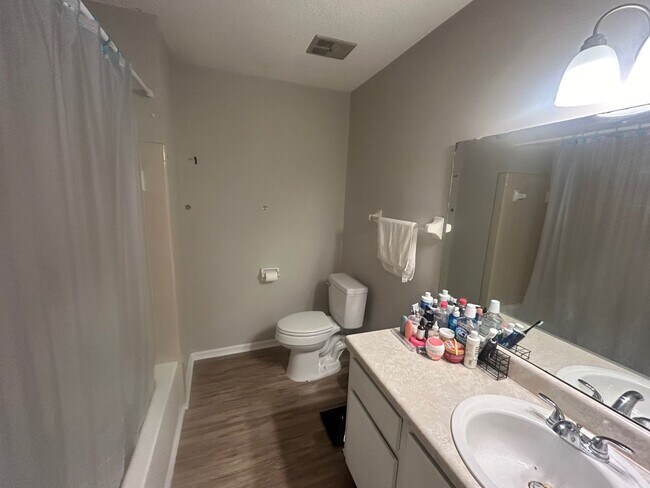 Building Photo - 113 Manorwood Ct