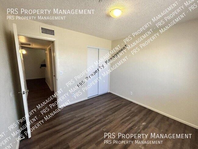 Building Photo - 461 W 16th Ave