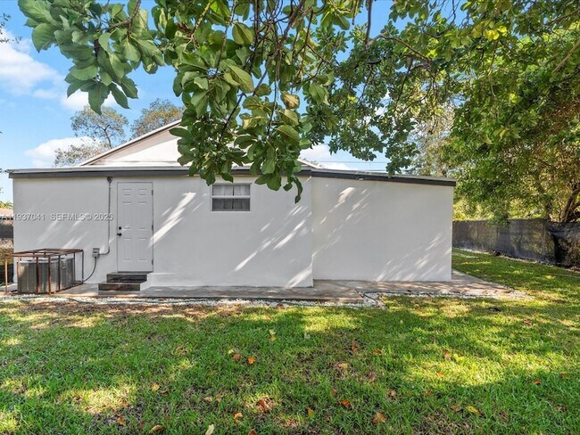 Building Photo - 6318 NW 19th Ct