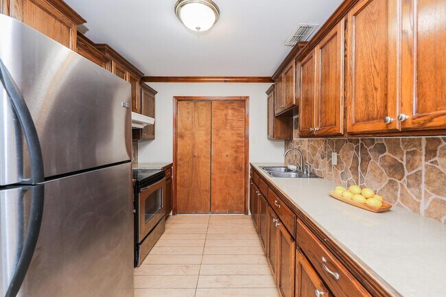 Building Photo - 2704 San Agustin Ave