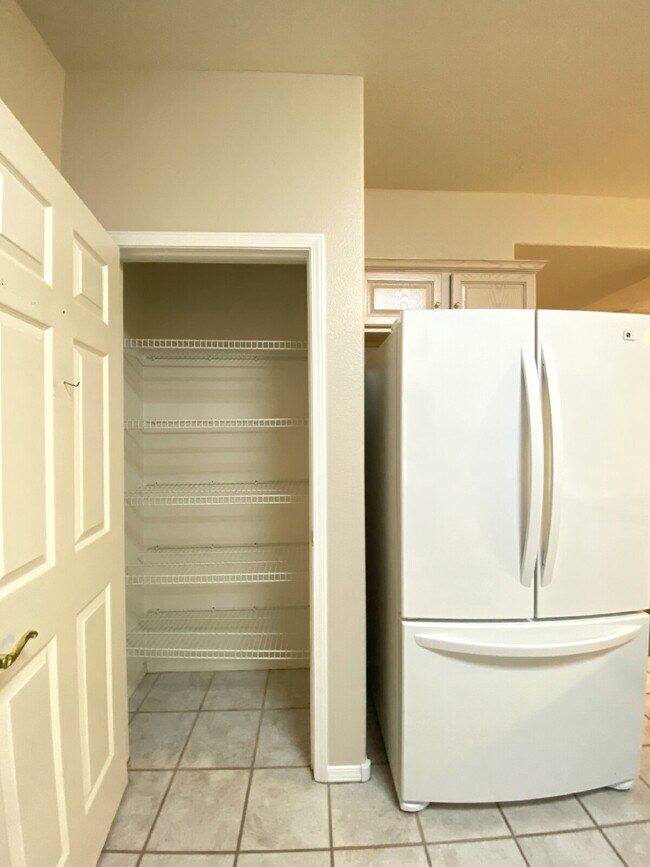 Building Photo - Enchanted Hills - 4BR/2Bath