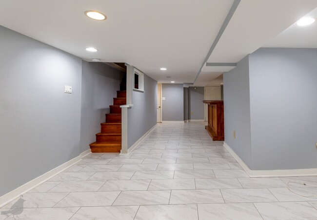 Building Photo - Classy Columbia Heights Row Home! 1/2 Off ...