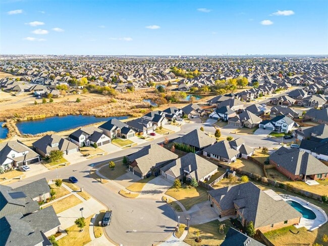 Building Photo - 6400 NW 164th Cir