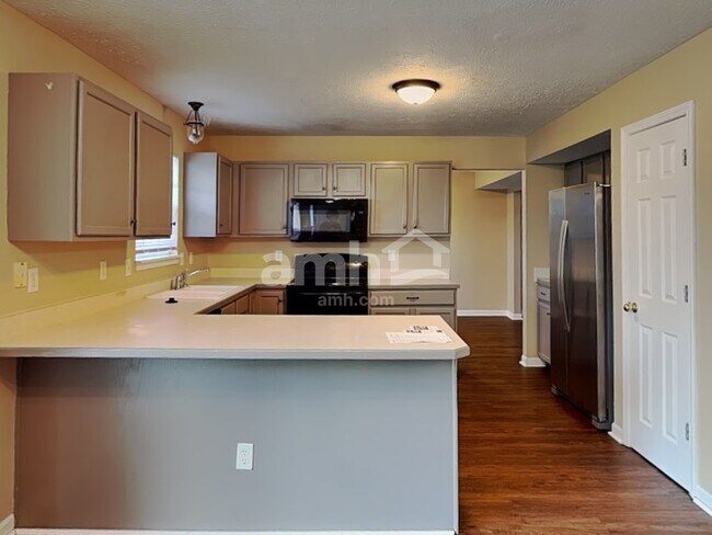 Building Photo - 1777 Woodstock Dr