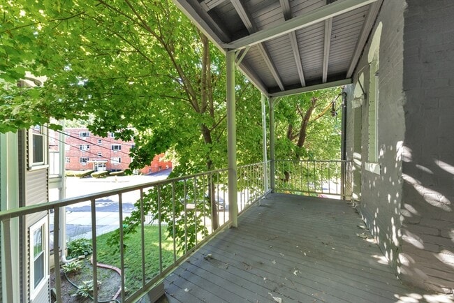 Building Photo - 46 Brackett St