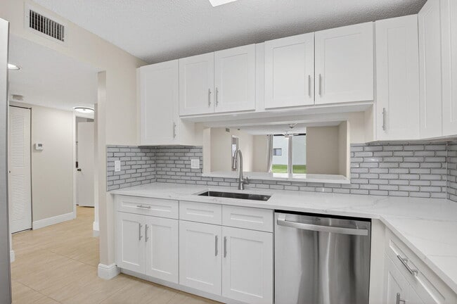 Building Photo - 5574 Witney Dr