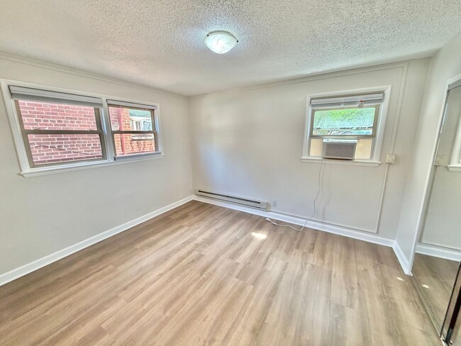 Building Photo - Arlington Gazebo Love, One Bedroom Close to Everything near Ballston