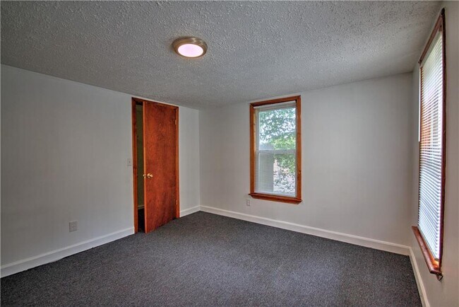 Building Photo - 177 Boyden St