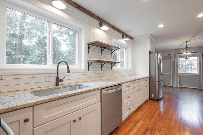 Building Photo - 1041 Warminster Dr