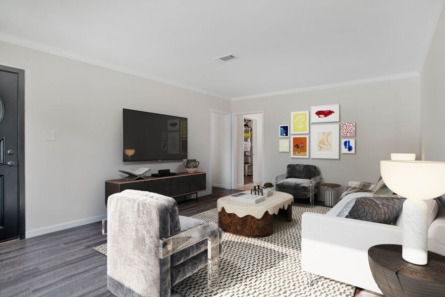 Building Photo - 7635 Fallbrook Ave