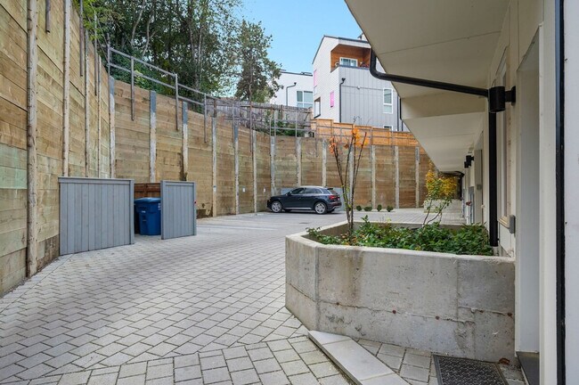 Building Photo - 6125 Sand Point Way NE