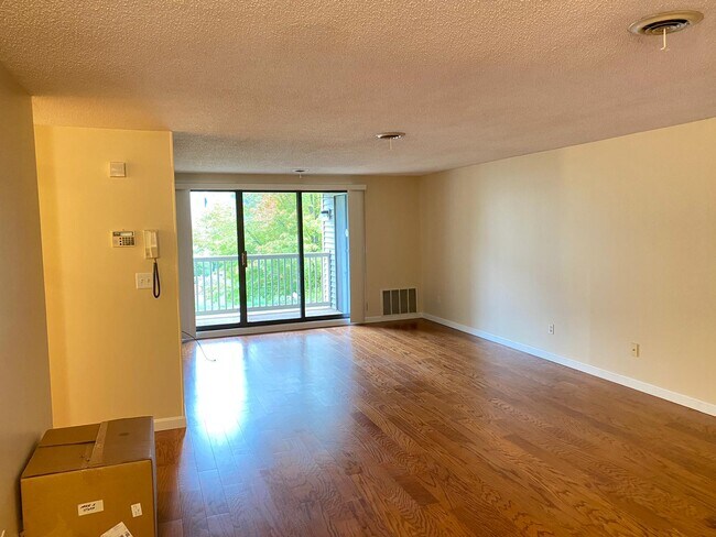 Building Photo - 255 North Rd