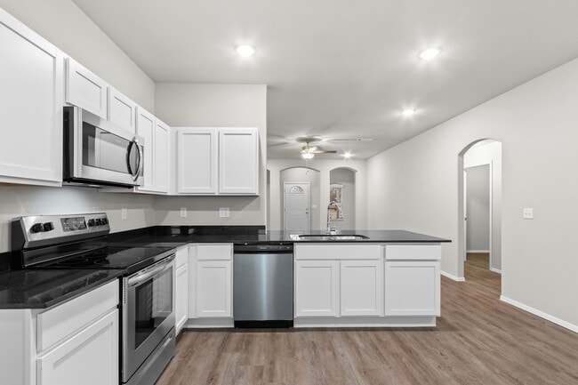 Building Photo - Gorgeous home ready for you!