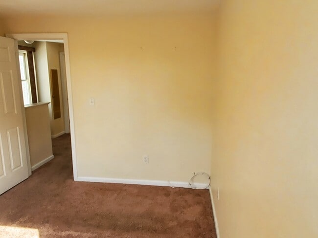 Building Photo - 118 Montclair Ave