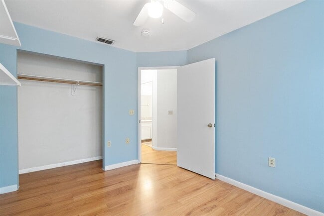 Building Photo - 1304 Delano St