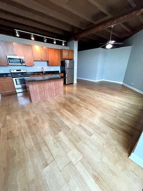 Building Photo - 4131 W Belmont Ave