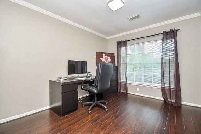 Building Photo - 7318 River Garden Dr