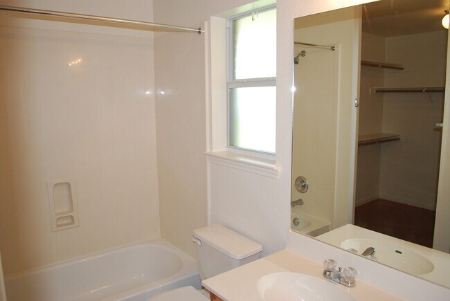 Building Photo - 938 RW