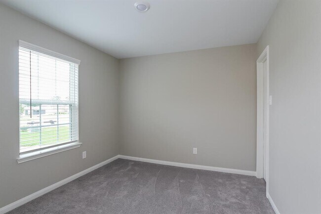 Building Photo - 26420 Richter Dr