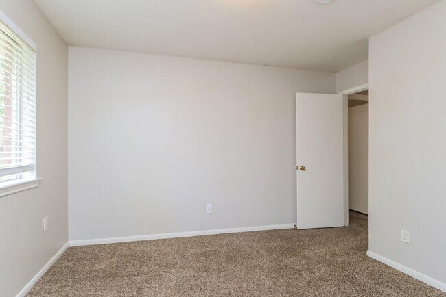 Building Photo - 12119 Bowsman Dr