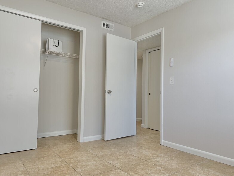 Building Photo - 5107 S Clarice Ct