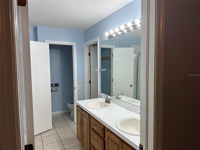 Building Photo - 917 Summer Breeze Dr