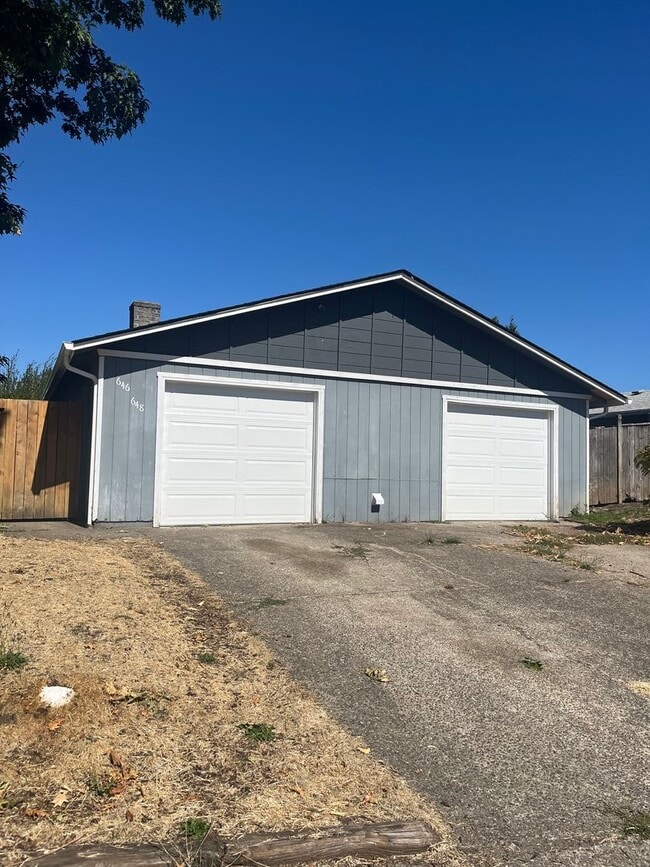 Building Photo - 2-Bedroom 1-Bathroom Duplex close in Sprin...