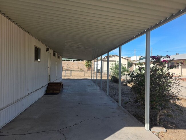 Building Photo - LAND, LAND AND MORE LAND! 2 bed/2 bath Manufactured home in Bullhead City on Huge double lot!